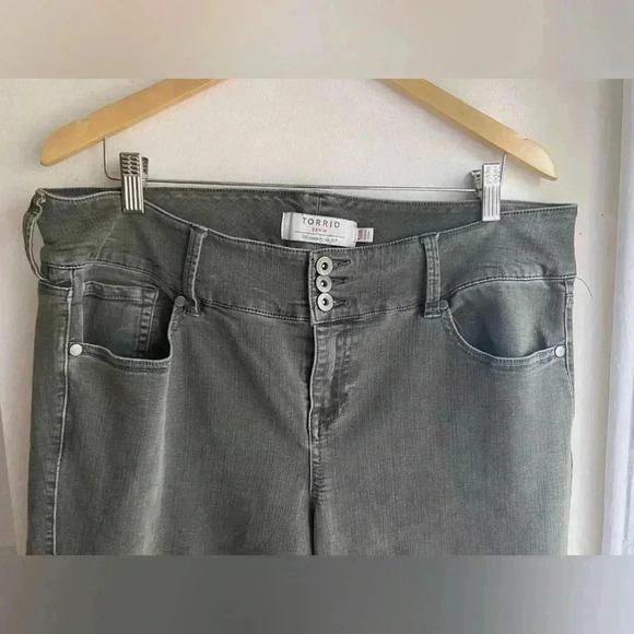 Torrid Skinny Jegging Jeans Olive Army Green Size 18 Regular Super Stretchy - Picture 2 of 8